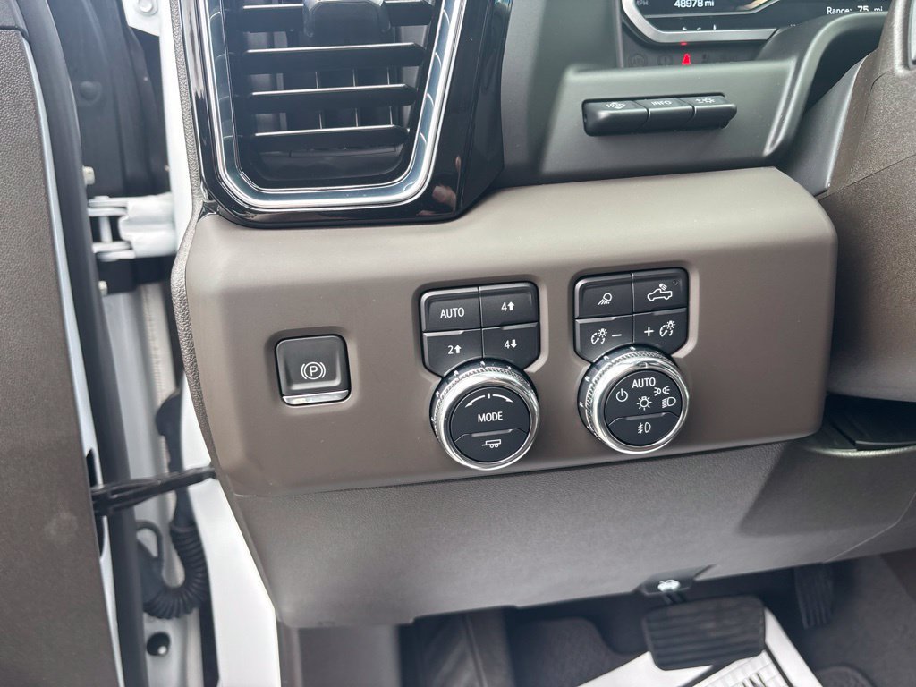 Used 2023 GMC Sierra 1500 Denali w/ Technology Package AWD/4WD image 11