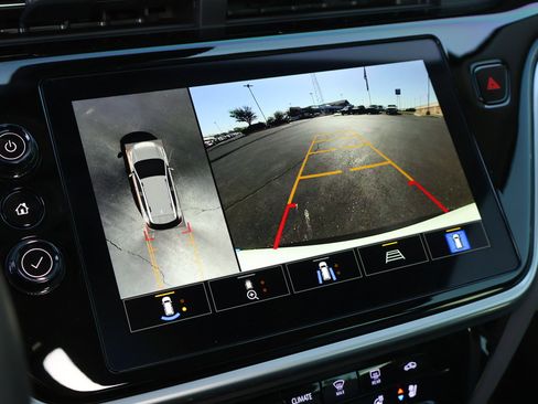 Used 2023 Chevrolet Bolt EUV Premier w/ Sun & Sound Package image 5