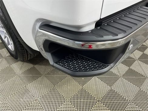 New 2026 GMC Sierra 1500 SLE w/ Preferred Package image 17