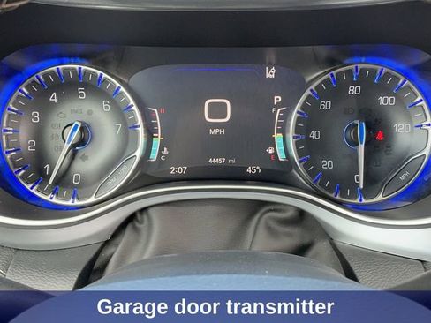 Used 2025 Chrysler Pacifica Limited image 38