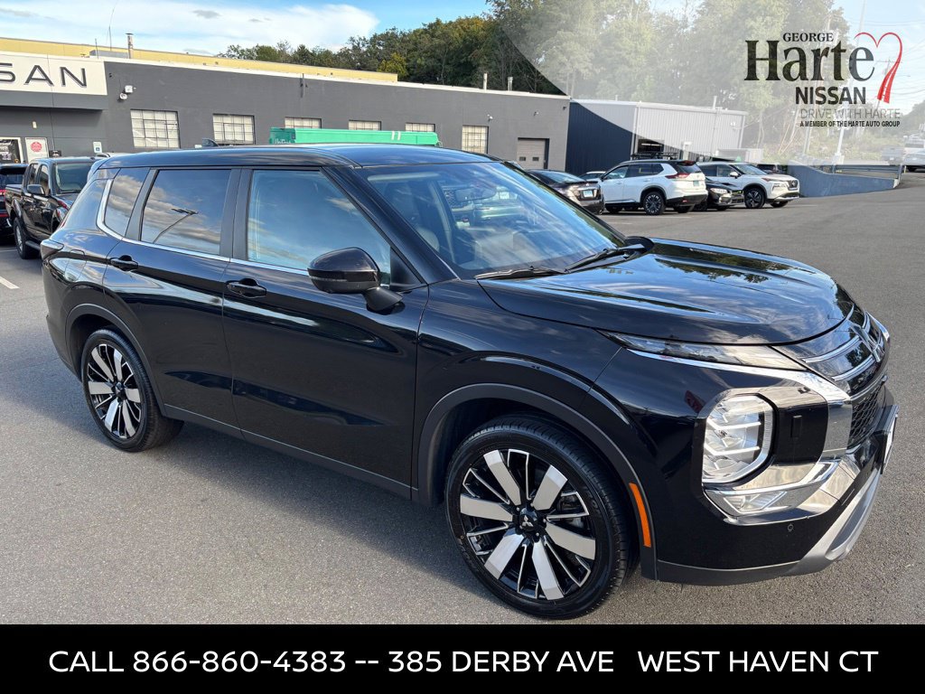 Used 2025 Mitsubishi Outlander SE AWD/4WD image 3