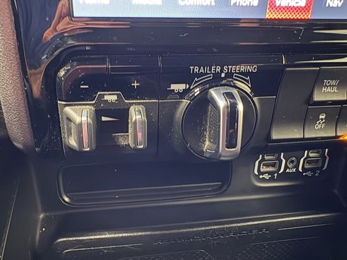 Used 2023 RAM 1500 Laramie AWD/4WD image 27