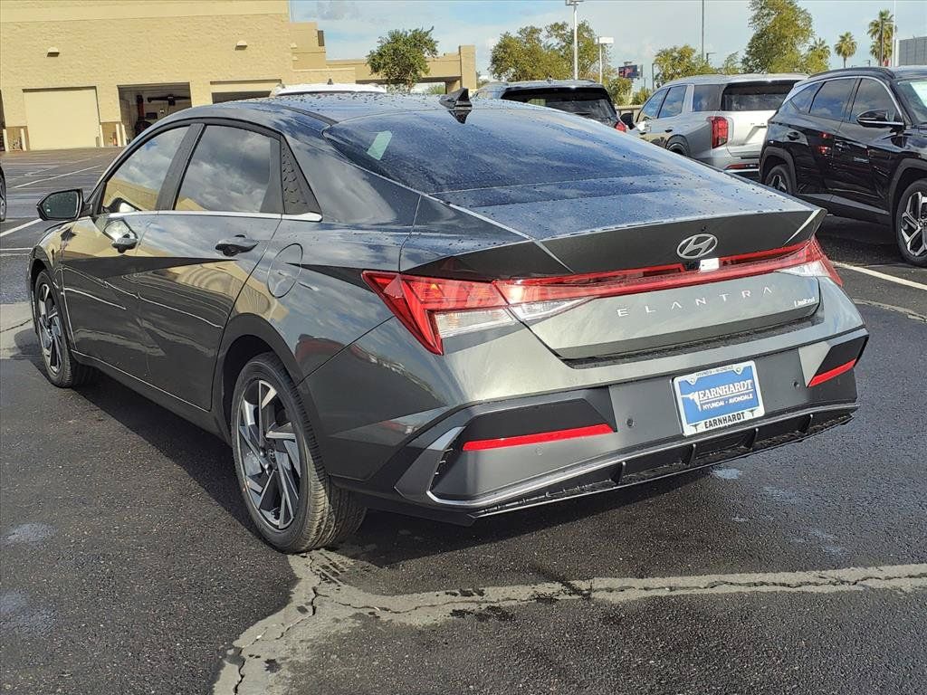 Used 2025 Hyundai Elantra Limited FWD image 3