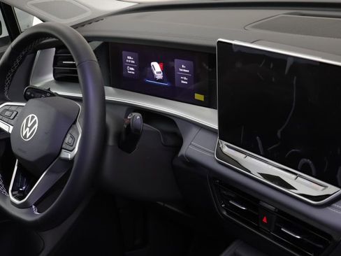 New 2026 Volkswagen Tiguan SE w/ Panoramic Sunroof Package image 21