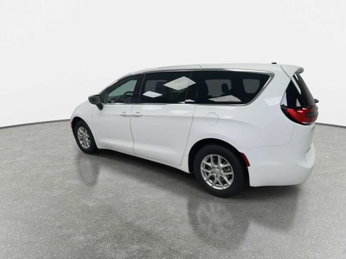 New 2026 Chrysler Pacifica Select FWD image 7