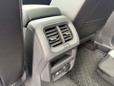 Used 2022 Volkswagen Tiguan SE image 20