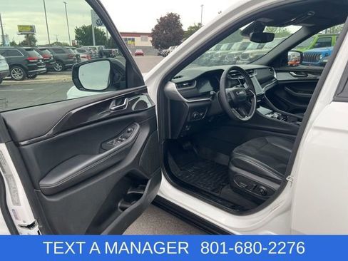 Used 2023 Jeep Grand Cherokee Altitude AWD/4WD image 9