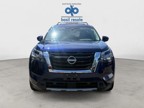 Used 2025 Nissan Pathfinder SL AWD/4WD image 9