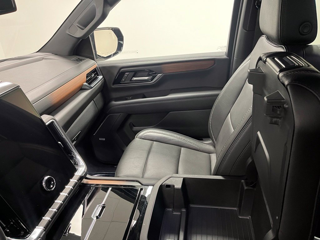 Used 2025 GMC Yukon Denali w/ LPO, Floor Liner Package AWD/4WD image 39