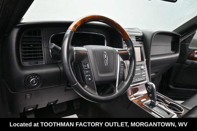 Used 2015 Lincoln Navigator 2WD image 19