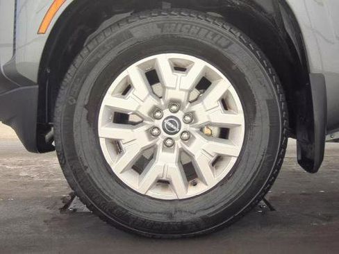 Used 2024 Nissan Frontier SV w/ Technology Package image 5