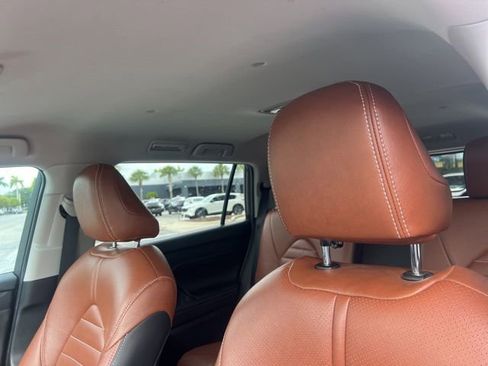 Used 2022 Toyota Highlander LE image 20