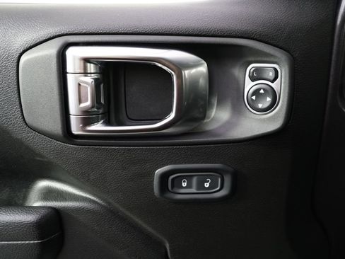 Used 2025 Jeep Wrangler Unlimited Rubicon AWD/4WD image 23