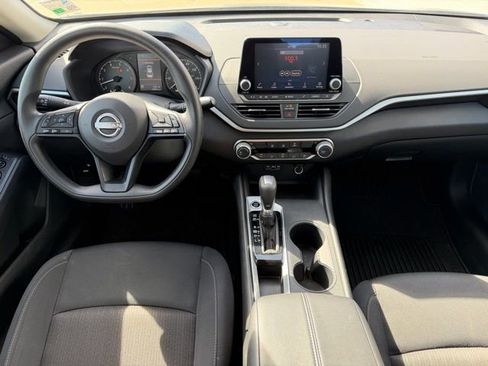 Used 2025 Nissan Altima 2.5 S image 15