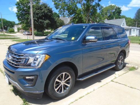 Used 2019 Ford Expedition XLT w/ Equipment Group 202A AWD/4WD image 1