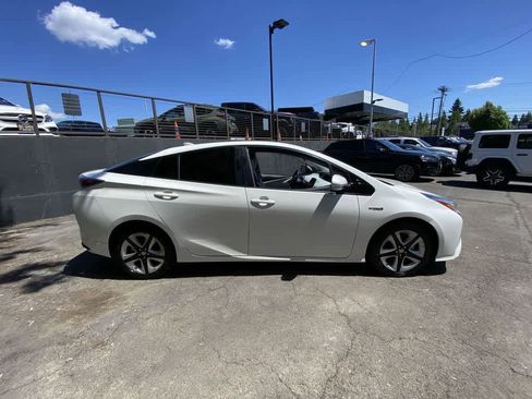 Used 2016 Toyota Prius Three Touring FWD image 7