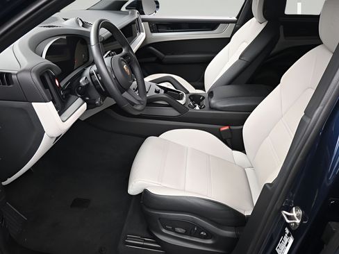 Certified 2025 Porsche Cayenne S AWD/4WD image 6