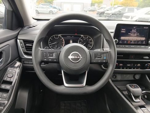 Used 2024 Nissan Rogue SV FWD image 10