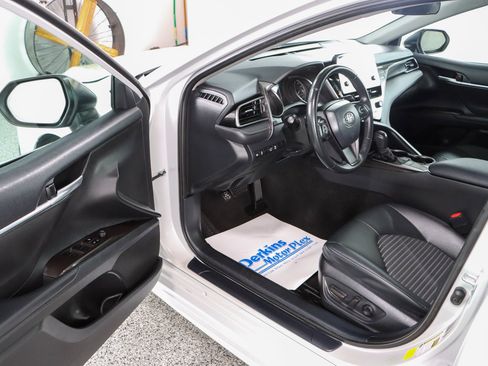 Used 2024 Toyota Camry SE FWD image 3