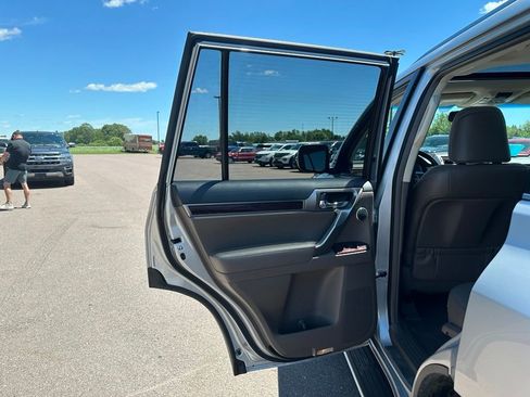 Used 2017 Lexus GX 460 Luxury AWD/4WD image 21