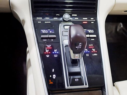 Used 2018 Porsche Panamera 4S AWD/4WD image 27