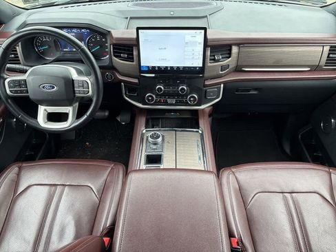 Used 2024 Ford Expedition Limited image 19