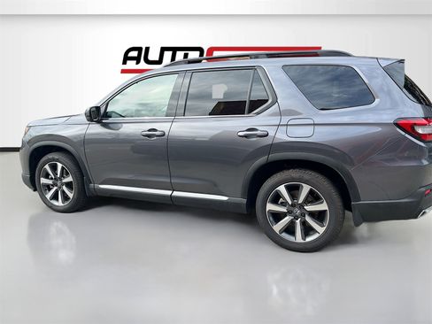 Used 2025 Honda Pilot Elite image 4