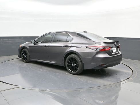 Used 2022 Toyota Camry LE image 5