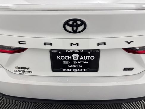 Used 2025 Toyota Camry SE FWD image 18