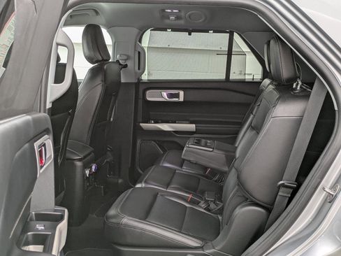 Used 2022 Ford Explorer Limited image 12