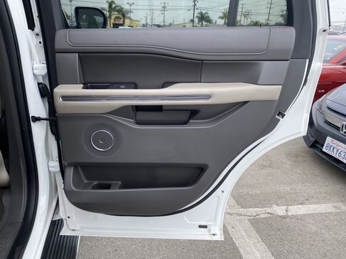 Used 2020 Ford Expedition XLT w/ Equipment Group 202A RWD image 24