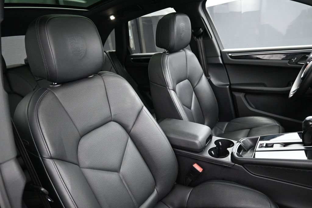 Used 2023 Porsche Macan AWD/4WD image 31