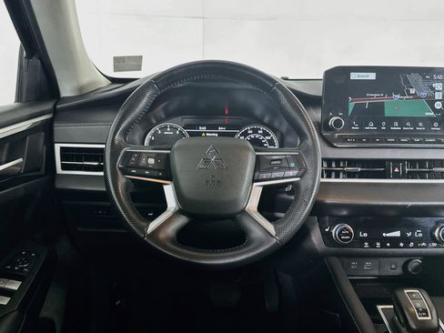Used 2024 Mitsubishi Outlander SE AWD/4WD image 18