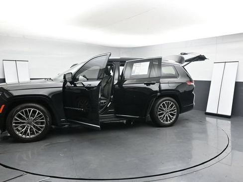 Used 2023 Jeep Grand Cherokee L Summit AWD/4WD image 34