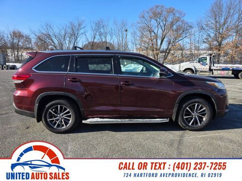 Used 2017 Toyota Highlander XLE image 6