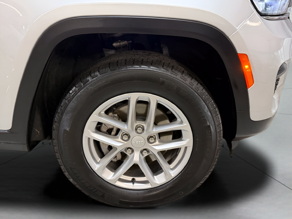 Certified 2025 Jeep Grand Cherokee Laredo X AWD/4WD image 36