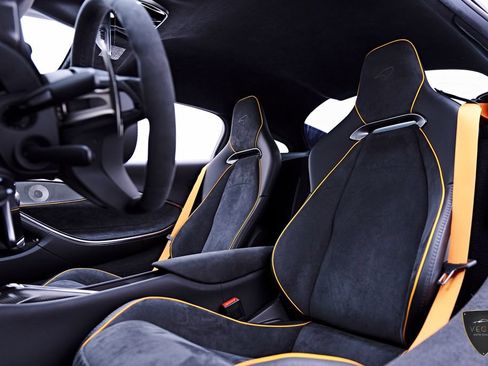 Used 2025 McLaren Artura RWD image 57