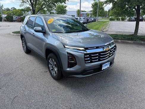 Used 2025 Chevrolet Equinox LT AWD/4WD image 7