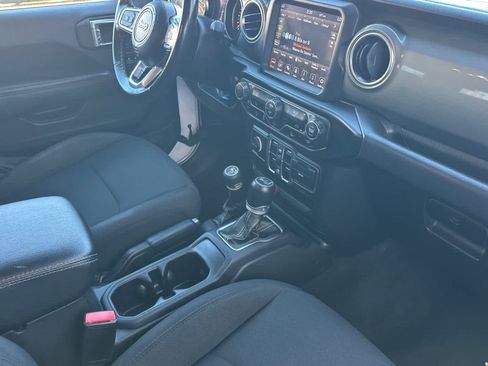 Used 2022 Jeep Wrangler Unlimited Sahara image 17