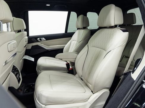 Certified 2025 BMW X7 M60i image 25