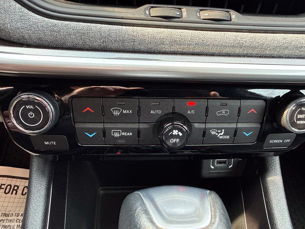Used 2023 Jeep Compass Latitude w/ Convenience Group AWD/4WD image 31