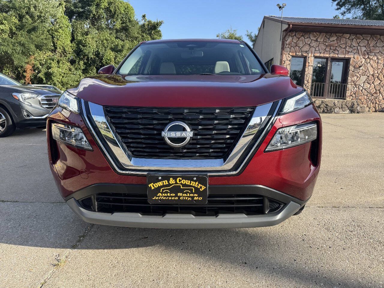 Used 2023 Nissan Rogue SV AWD/4WD image 2