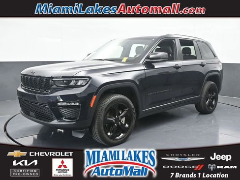 Used 2024 Jeep Grand Cherokee Limited w/ Black Appearance Package image 1