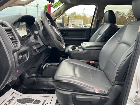 Used 2019 RAM 5500 Tradesman w/ Chrome Appearance Group image 18