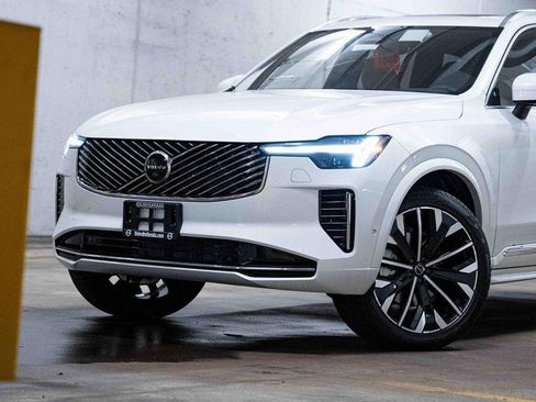 New 2026 Volvo XC90 B6 Plus w/ Protection Package Premier image 2