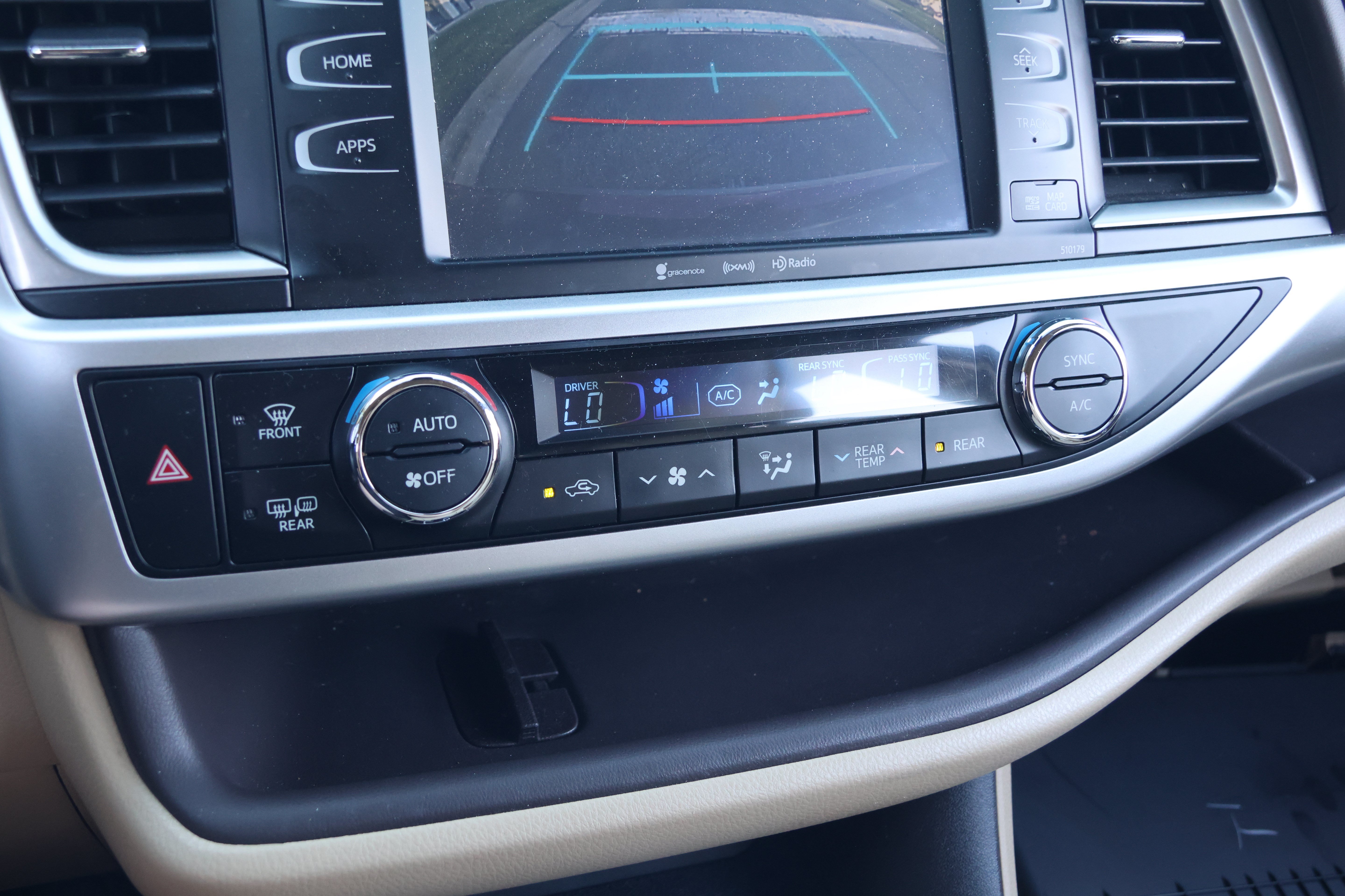 Used 2017 Toyota Highlander XLE AWD/4WD image 22