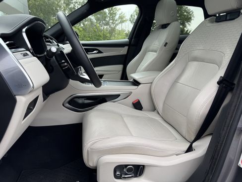 Certified 2024 Jaguar F-PACE R-Dynamic S AWD/4WD image 15