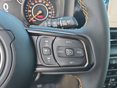 Used 2024 Jeep Wrangler Sport S image 17