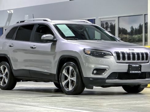Used 2019 Jeep Cherokee Limited image 6