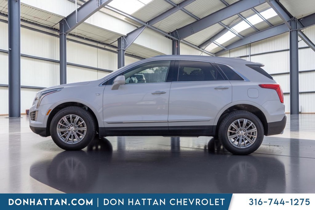 Used 2017 Cadillac XT5 Luxury w/ Driver Awareness Package FWD image 3